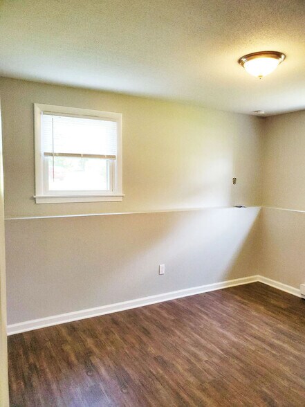 Building Photo - 162 Sheffield Lane