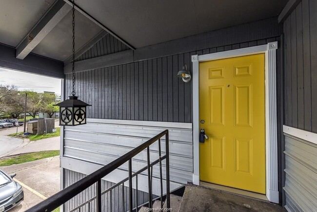 Building Photo - 804 Oran Cir