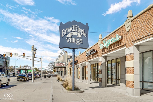 Building Photo - 1420 Kessler Blvd E Dr