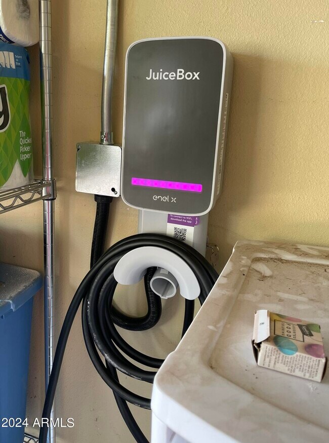 Building Photo - 633 S Danyell Dr