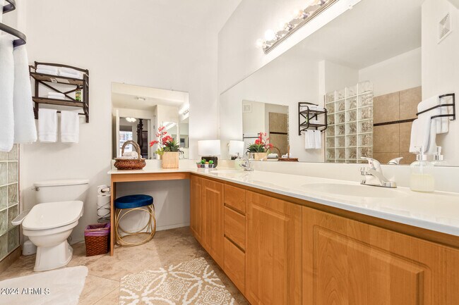 Building Photo - 10136 E Southern Ave