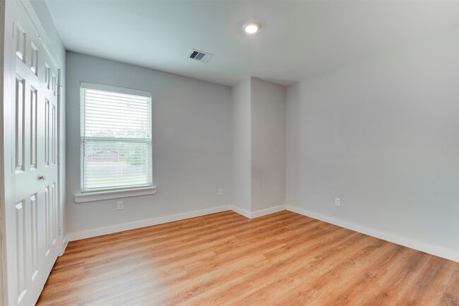 Building Photo - 8635 Sunderland Rd