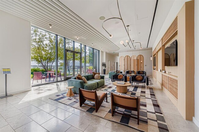 Building Photo - 44 East Ave