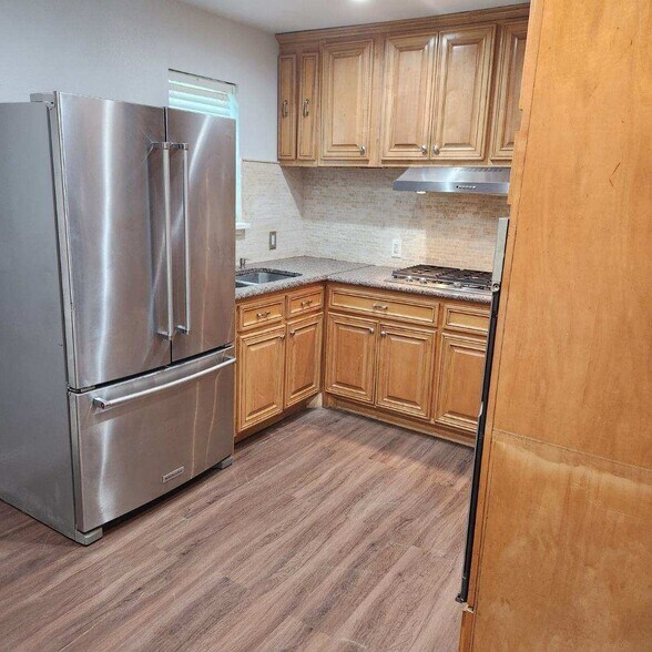 Building Photo - 220 Sendero Dr