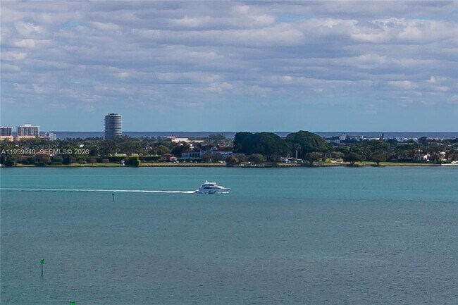 Building Photo - 1800 NE 114th St