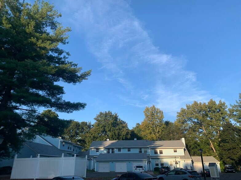 Building Photo - 1309 Sunfield Dr