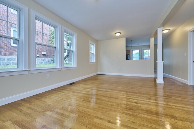 Building Photo - 17 Charlemont St