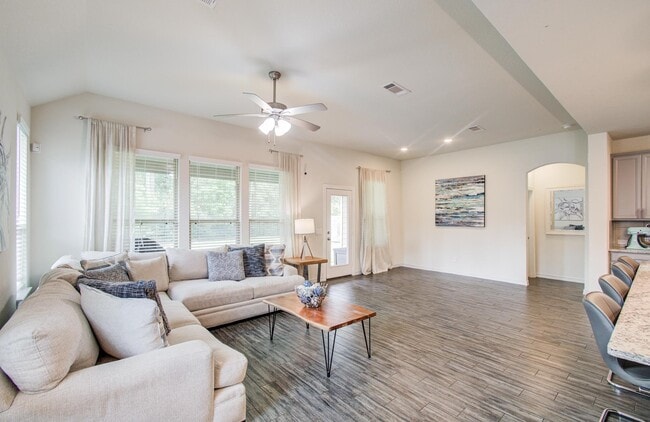 Building Photo - 27817 Ellie Oak Ln
