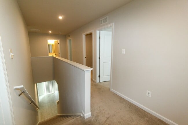 Building Photo - 4 Bed, 2.5 Single Family Home in Bunker Hi...