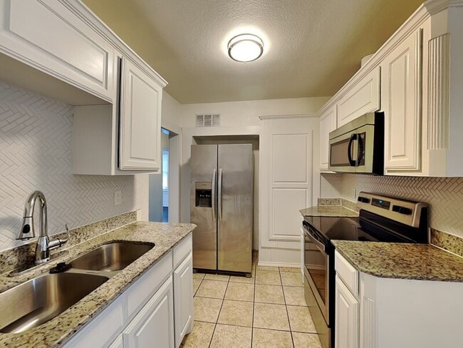 Building Photo - 2911 Ryan Ave