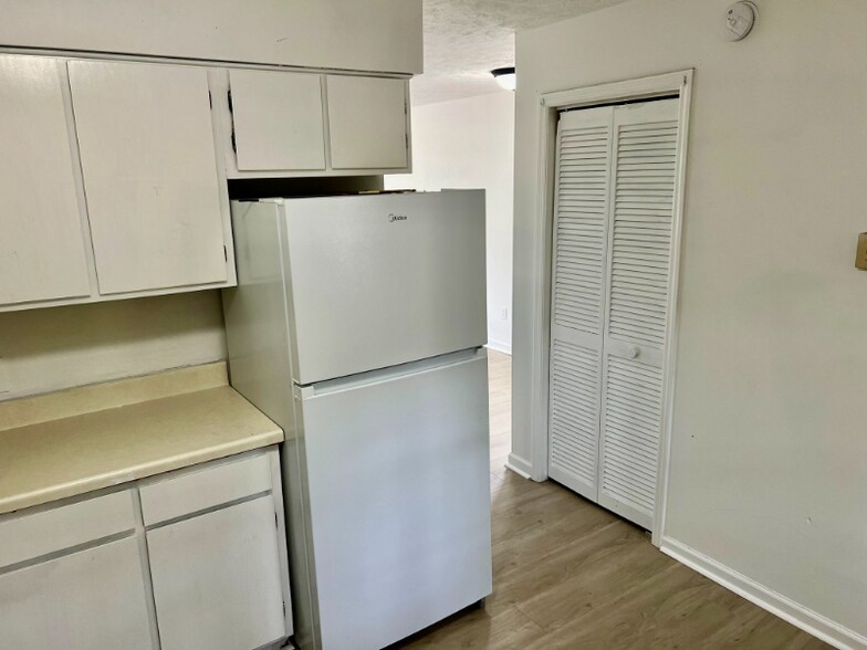 Building Photo - 402 74th Ave N