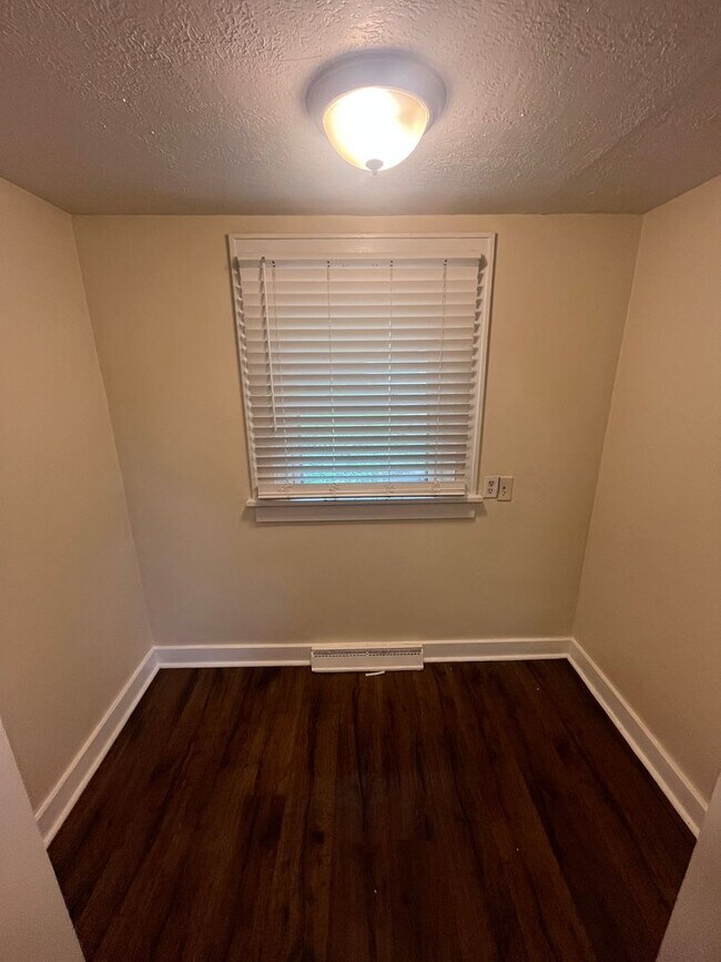 Building Photo - Section 8 Welcomed! 3 br / 1 ba Home for Rent