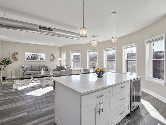 Building Photo - 1111 Bonnie Brae Pl