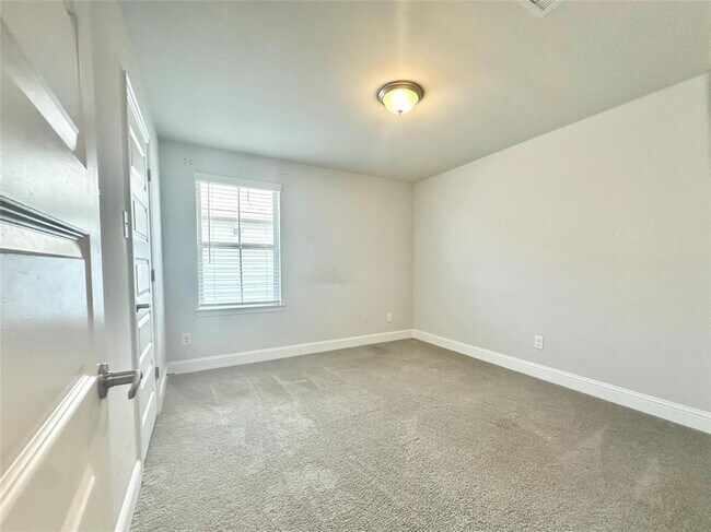 Building Photo - 452 Long Beach Bay Dr