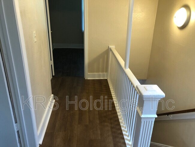 Building Photo - 1032 37th St