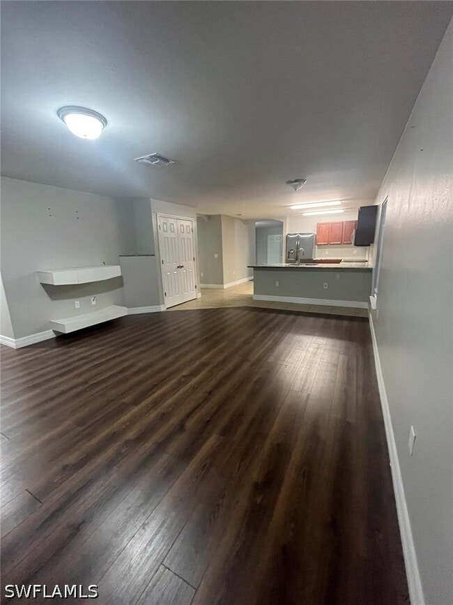 Building Photo - 742 Center Lake St