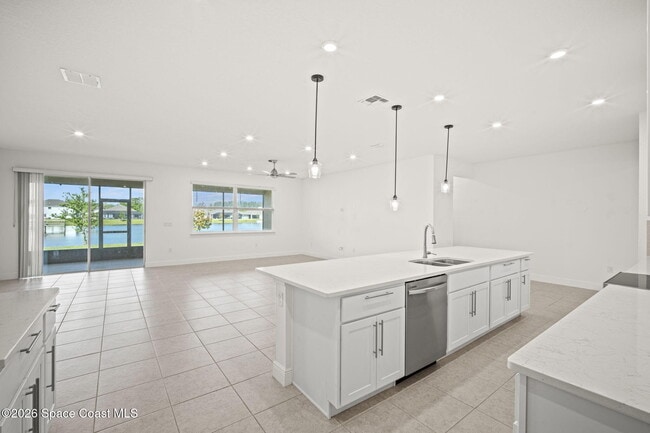 Building Photo - 6185 Moonrise Dr