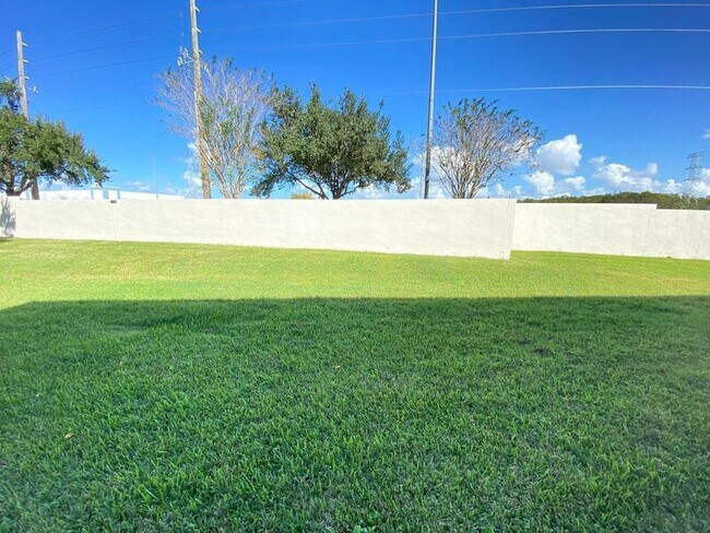 Building Photo - 6558 S Goldenrod Rd