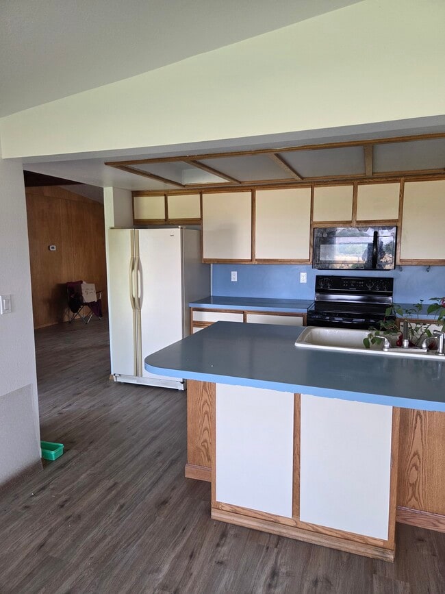 Building Photo - 2215 Terrace Dr