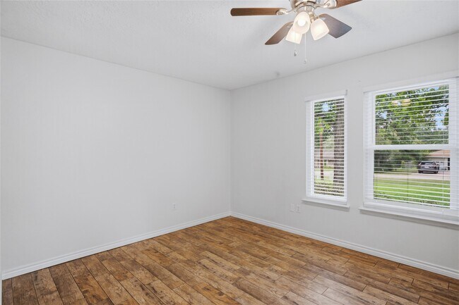Building Photo - 182 Greenleaf Ln