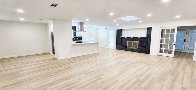 Building Photo - 1607 Centenary Dr
