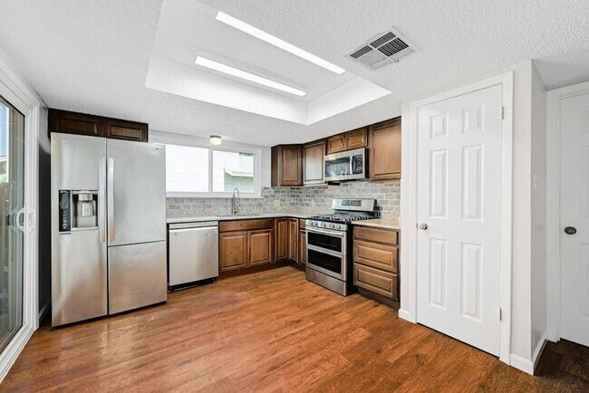 Building Photo - 10703 Onyx Cove