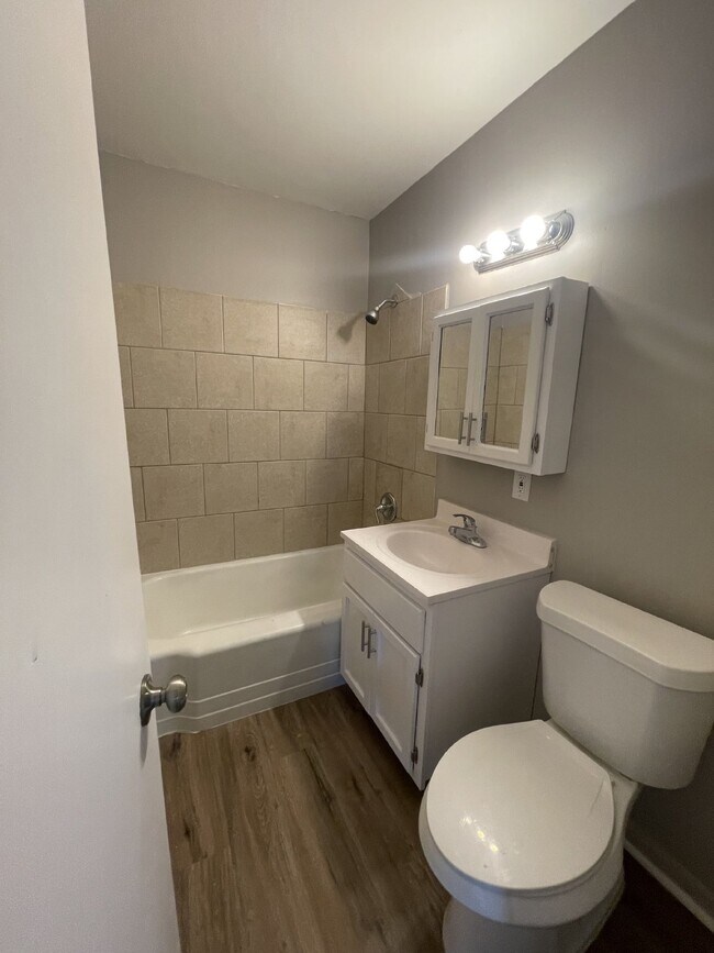 Building Photo - Updated 2 bedroom, 1 bathroom duplex with washer/dryer hookups and off street parking