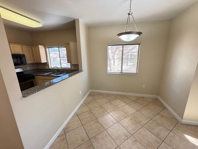 Building Photo - Gorgeous 1Bed/1Bath Condo located in Spanish Palms guard gated community!