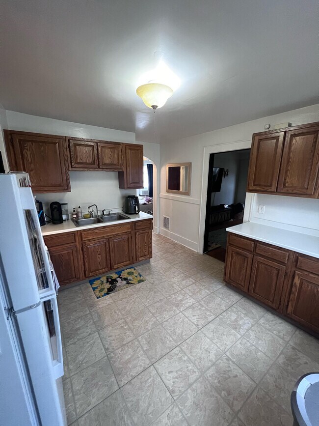 view of kitchen from back entry way - 534 Kenwick Dr