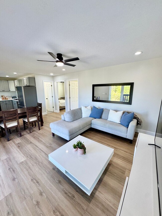 Building Photo - Fully Furnished Down Town Clermont Short Term Rental