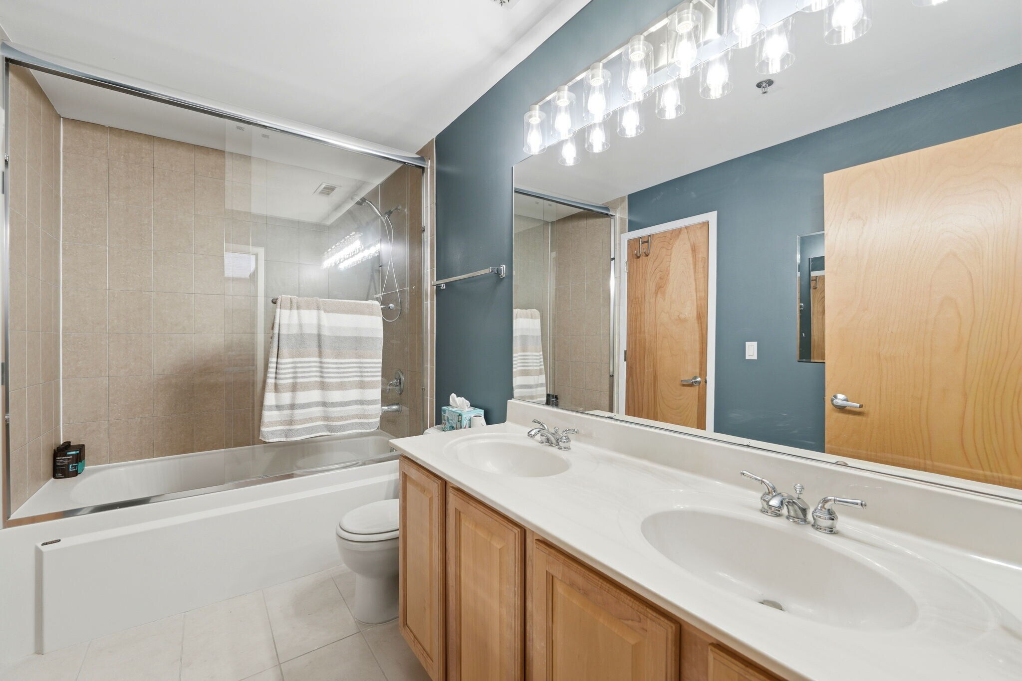 Building Photo - 1500 W Monroe St