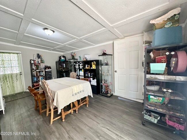 Building Photo - 7040 Arques Rd