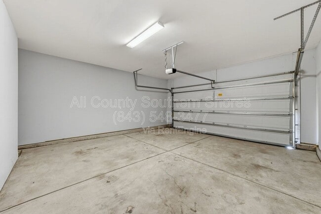 Building Photo - 877 Devon Estate Ave