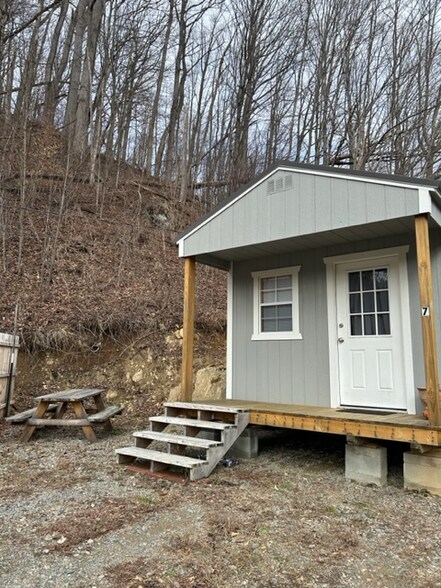 Building Photo - 9824 Hwy 421 S