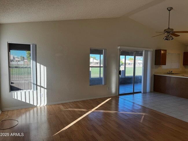 Building Photo - 10830 W Diana Ave