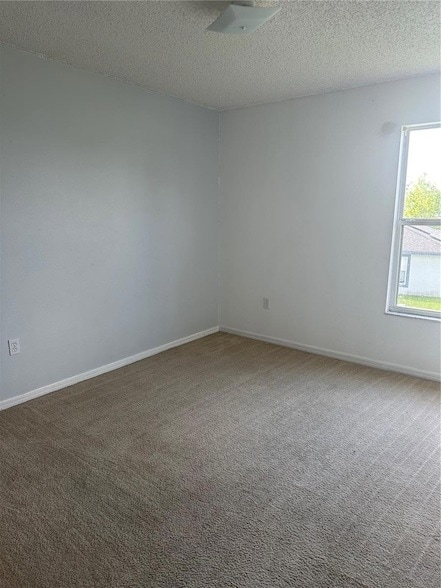 Building Photo - 712 Parrot Ct