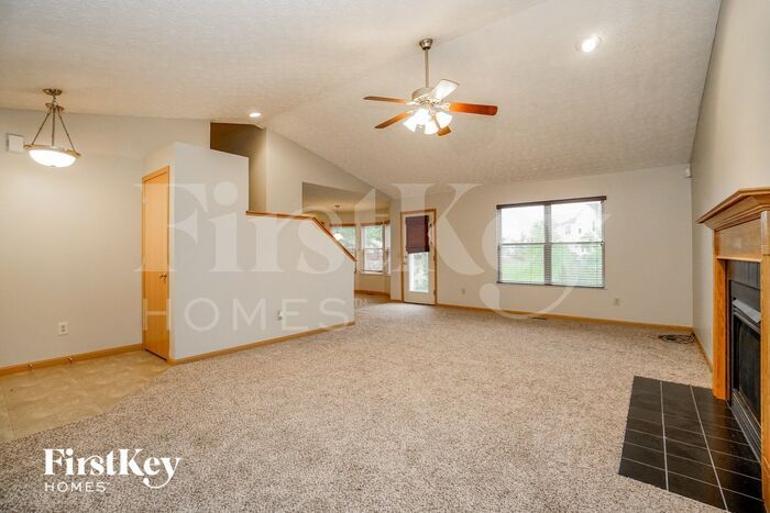 Building Photo - 5645 Blandon