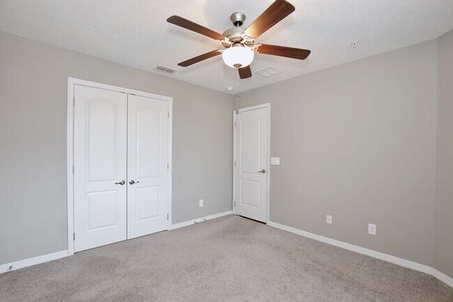 Building Photo - Gorgeous 3/2.5 Modern Townhome with 1 Car ...