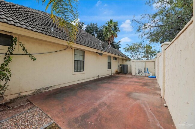 Building Photo - 32 S Cynthia St