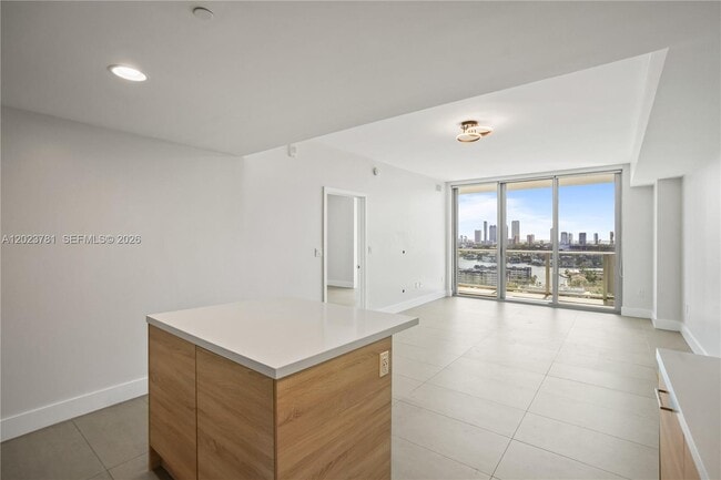 Building Photo - 16385 Biscayne Blvd
