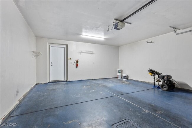 Building Photo - 32 Red Oak Canyon St