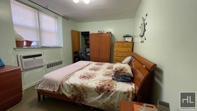 Building Photo - BRIGHT AND  LARGE 2  BEDROOMS RUGBY ROAD/P...