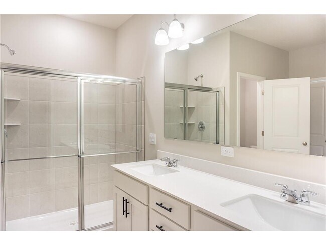 Building Photo - 717 Winterberry Ln