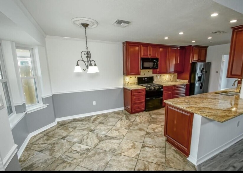 Building Photo - 41 Cabernet Dr