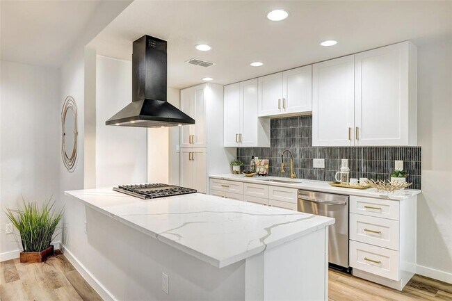 Building Photo - 402 Mulberry Dr