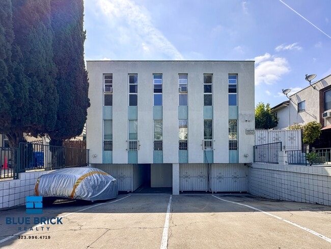 Building Photo - 1517 S Sherbourne Dr