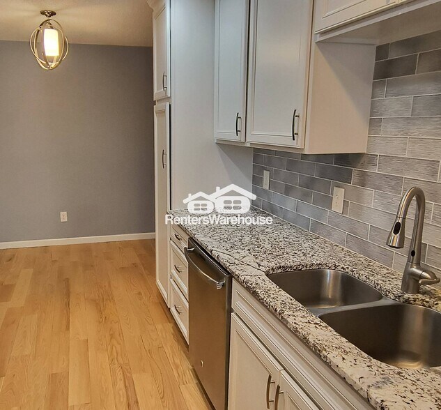 Building Photo - 950 Butte Ct