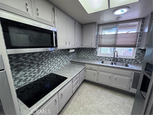 Building Photo - 544 Via Estrada