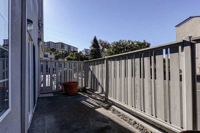 Building Photo - Large 2 Bed/2 Bath San Mateo condo near downtown with two parking spaces. YouTube Tour!!