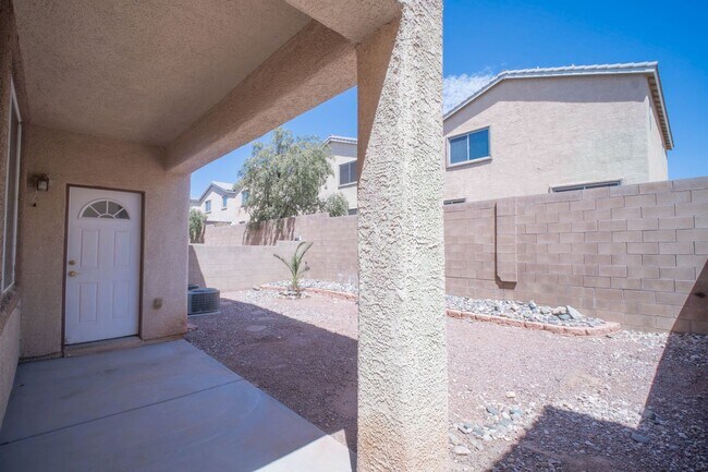 Building Photo - Wonderfully fully renovated, 2-story property